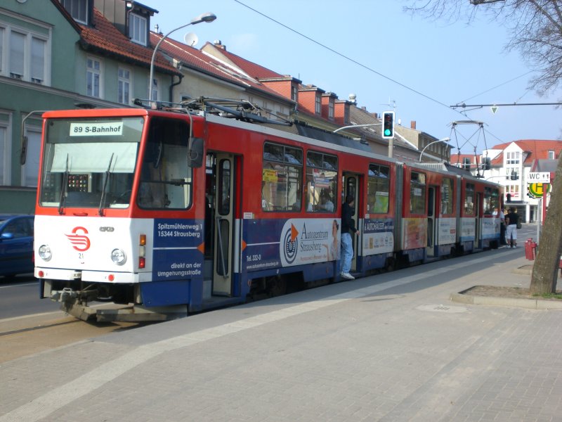 Stra�enbahnlinie 89 nach S-Bahnhof Strausberg an der Haltestelle Strausberg Lustgarten.