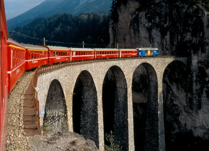 Ge 4/4 III 652 Vaz/Obervaz/Lenzerheide-Valbella am 24.10.2007 mit Regionalexpress nach