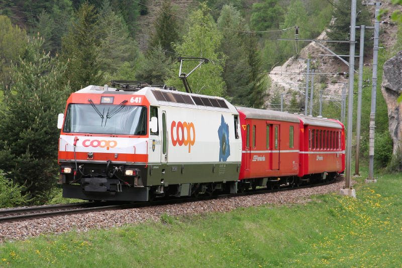 Ge 4 / 4 III 641 "Maienfeld" with advertising for