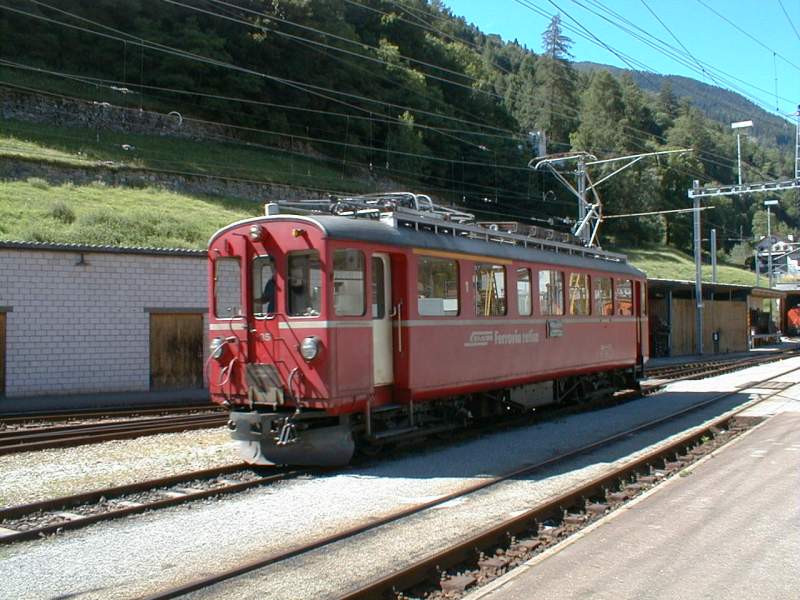 Berninabahn,Triebwagen ABe4/4 I No.35 beim Rangieren in Poschiavo,23.07.01 