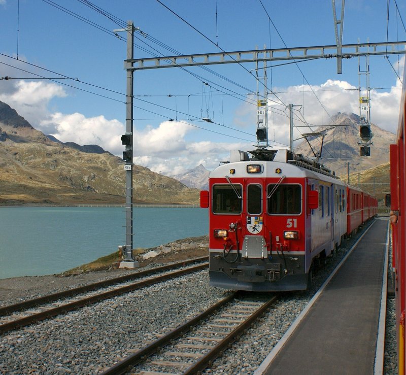 The local train in 1635 Ospizio Bernina on 18/09/2009. (automatically