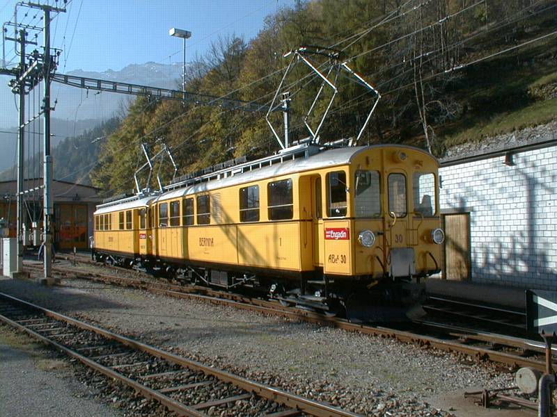 BerninabahnDie Kessler ZwillingeABe 4 No30 34 am 271001 in Poschiavo