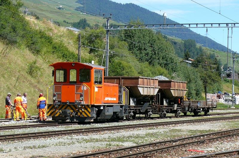 RhB Baudienstzug in Scuol on 19/08/2008 in Zernez with tractor