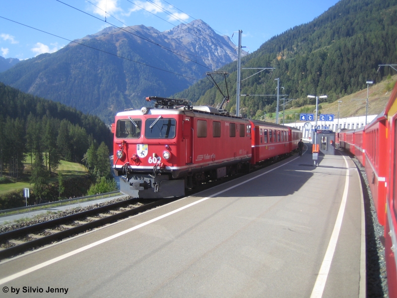 Ge 4/4 602 Bernina am 22.9.09 in Sagliains. 