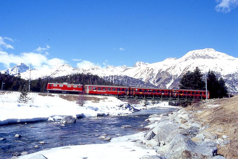 RhB REPLACEMENT regional 327 of Samedan to Pontresina on 03/07/1998