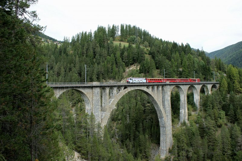 A local train on the way from Davos to Filisur