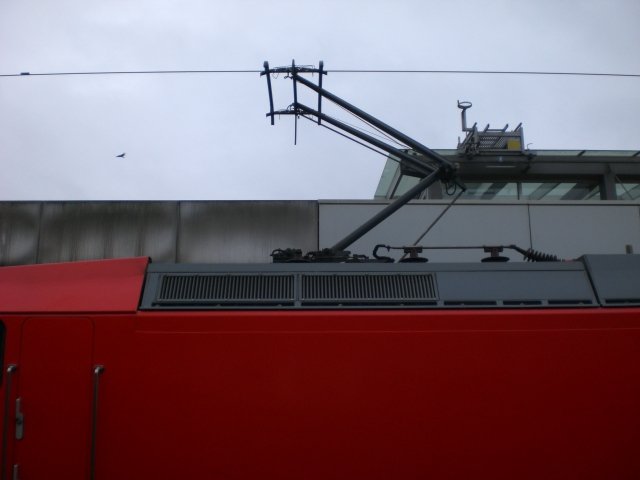 Detail of a current collector of 146.1. in Hanover. 24.12.2008