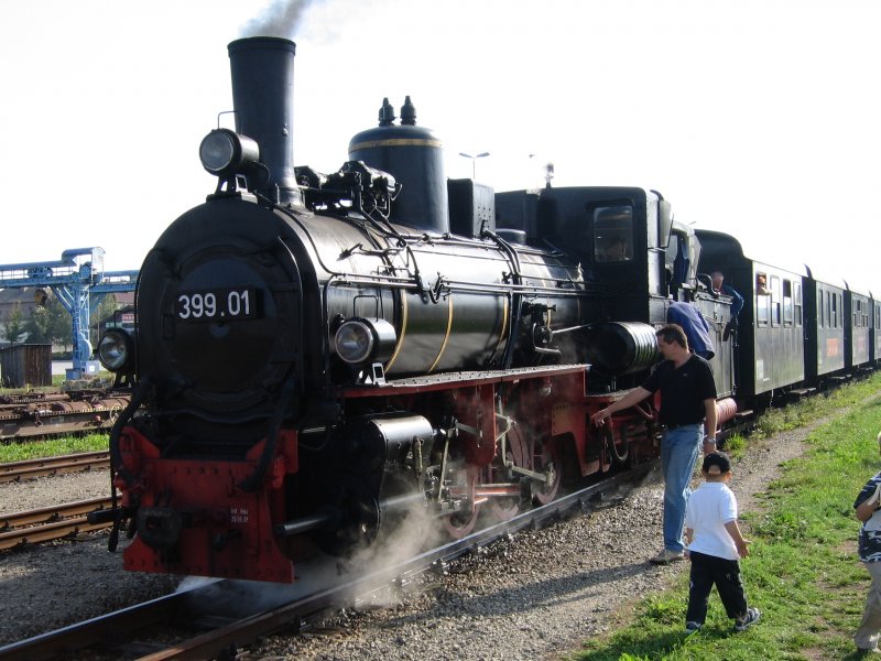 Sttztenderlokomotive 399.01 im Bahnhof Gmnd