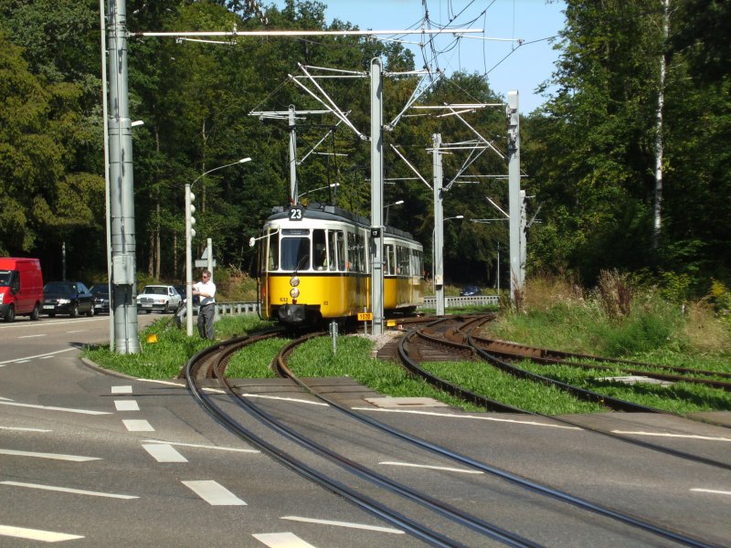GT4 auf Sonderfahrt als Zwei-Wagen-Zug kurz vor der Einfahrt zur
