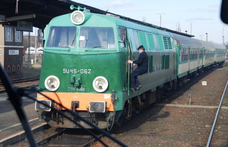 Kostrzyn / Küstrin (Poland), 25.03.2009, the engineer leaves SU45-062 (taken