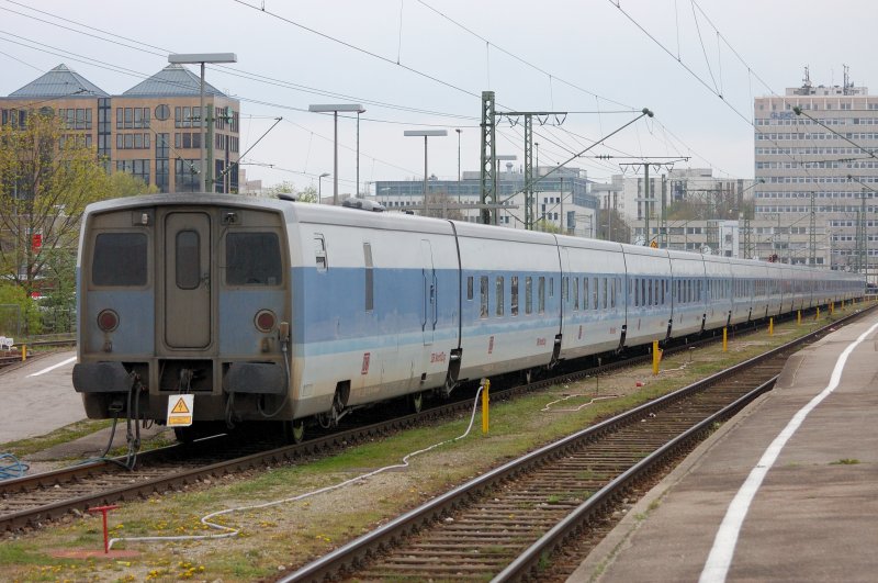 Ein kompletter Talgo-Night (DB-NachtZug) bei der Revision im M�nchner Osten.