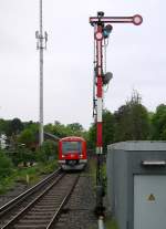 Impressionen aus Hamburg-West: Einfahrt eines Zuges der Linie S1 in die Station 'Klein Flottbek'. 20.5.2013