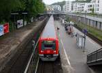 Impressionen aus Hamburg-West: Ein Zug der Linie S1 im Kopfbahnhof 'Blankenese'. 20.5.2013