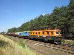 181 062-1 und TEM2-302 fahren mit einem Kesselzug am 11.07.2010 ...