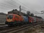 Die 1116 250 (Feuerwehr) am 05.01.2010 mit einem R bei ...