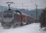 Sch�ne Schneeverwehungen verursachte ein REX nach Wien West, geschoben von ...