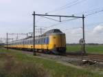 Koploper 4246 mit IC 739 Schiphol-Groningen bei Herfte am 2-4-2010. ...