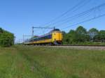 Koploper 4219 mit Regionalzug 9154 Groningen-Zwolle bei Tynaarlo am 4-6-2010. ...