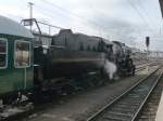 Das Lokpersonal inspiziert gerade ihre CFL 5519 in Trier HBf ...