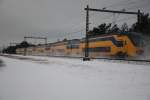 Winter im Holland, ein VRIM, die 8625 mit ein regionalzug ...
