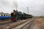 850 2'C1' 850 und 824 wenden am 26.M�rz 2010 im Bf. Ayutthaya von Sonderzug 901 auf Sonderzug 902.