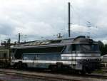 a1aa1a-68000--68500 SNCF A1A-A1A 68533
Die SNCF hat die 1660 kW starken dieselelektrischen Loks der Reihe 68000/68500 von 1963-1968 in Dienst gestellt.
Mit 105-106 Tonnen Gewicht waren sie zu schwer f�r eine vierachsige Lok. 
Daher wurden diese Loks zur Begrenzung der Achslast sechsachsig mit der eher ungew�hnlichen Achsfolge (A1A)&acute;(A1A)&acute; gebaut.
Die letzten Loks dieser Reihe sind heute noch f�r die Division Infrastructure der SNCF unterwegs.
20.06.2010 Culmont-Chalindrey 
