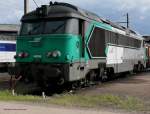 a1aa1a-68000--68500 SNCF A1A-A1A 68538 hat eine Fret-gr�ne Lackierung, auch wenn sie heute zur SNCF-Division Infra geh�rt.
Die SNCF hat die 1660 kW starken dieselelektrischen Loks der Reihe 68000/68500 von 1963-1968 in Dienst gestellt.
Mit 105-106 Tonnen Gewicht waren sie zu schwer f�r eine vierachsige Lok. 
Daher wurden diese Loks zur Begrenzung der Achslast sechsachsig mit der eher ungew�hnlichen Achsfolge (A1A)&acute;(A1A)&acute; gebaut.
Die letzten Loks dieser Reihe sind heute noch f�r die Division Infrastructure der SNCF unterwegs.
20.06.2010 Culmont-Chalindrey 

