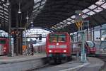 146 012-0 steht mit dem RE10135 zur Abfahrt in Aachen ...