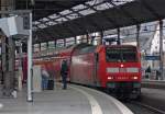 146 018-7 steht mit der RE1 (10127) nach Hamm (Westf.) ...