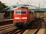 111 011-3 zieht den RE4 am 12.07.2010 in den Aachener ...