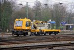 Ein Gleisarbeitsfahrzeug arbeitet am ...  Stefan Hochstetter 13.03.2012
