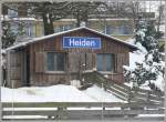 AB RHB Rorschach-Heiden-Bergbahn Damit ankommende Passagiere der RHB wissen wo sie sind, hat der Besitzer des Hotel Sunnematt kurzerhand seinen Zwerggeissenstall mit einem �berz�hligen Stationsschild versehen. (15.02.2010)