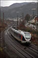 Abellio Rail NRW ET23003 erreicht als RE16 'Ruhr-Sieg-Express', Siegen - Essen HBF, Altenhundem. Fr�her war links ein Bahnbetriebswerk mit zwei Drehscheiben und einem gro�en Rundschuppen. Heute hat Altenhundem an Bedeutung verloren und es werden nur noch Z�ge bis nach Welschen-Ennest nachgeschoben. (06.12.2009)

