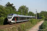 RE16 in Richtung Essen Hbf f�hrt am 25. April 2011 ...