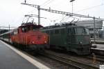 Re 3/3 16442 und Ae 6/6 11427 stehen am 9. ...
