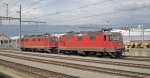 Die beiden roten E-Loks Ae 6/6 11442 St. Gallen und ...