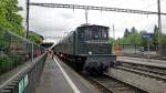 Lokschmierhalt: Am 07.05.10 sorgt der Extrazug aus Erstfeld mit der ...
