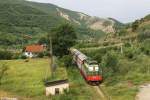 Die wenigen in Albanien noch verkehrenden Personenzügen bestehen aus „Hummeln“ aus Tschechien sowie „y-Wagen“ aus Deutschland.