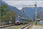 Der FS Trenitalia Aln 501/502 056 MD 'Minuetto' verlässt den Bahnhof von Pont S.Martin. Der Dieseltriebwagen ist als Regionalzug auf der Fahrt von Ivrea nach Aosta.
Seit dem 3. Jan. 2024 ist der Zugverkehr im Aostatal infolge von Bauarbeiten ei ...