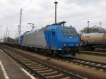 ATC 185 525-3 f�hrt am 23.03. 10 in Ruhland ein  ...