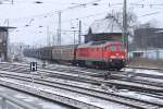 233 281-5 mit Schiebewandwagen von Schwedt kommend f�hrt am 30.12.09 ...