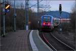 appenweier Der Blauwal der SNCF hat Jonas wieder ausgespuckt und so sehe ich ihm noch hinterher in der Verbindungskurve in Appenweiher, als ziehmlich abgelegenes Gleis 9. (November 2009)