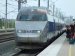 atlantique--reseau TGV R�seau (?) (TGV 551) von Strassbourg nach Le Havre fuhr gerade am Bhf. 'Lorraine TGV' ein und f�hrt weiter gen Westen �ber die Pariser S�dumfahrung. Louvigny, der 25.4.2010