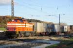 Mit einem kurzen Containerzug ...  Helmut Dimitroff 04.12.2009
