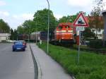 Vom localbahneigenen Ringbahnbahnhof zieht ...  Hans Pfeil 11.05.2010