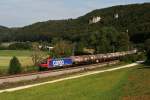 Auslandische Loks 482 025 mit einem Kesselwagenzug am 19.08.2009 bei Dollnstein im Altm�hltal.