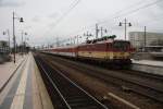 371 001-5 am 31.03.10 mit einem EC in Dresden Hbf. ...