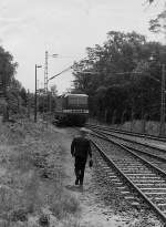 Bahn und Menschen Am 27.Mai 1989 durfte mein Vater,f�r die erste nach Binz gekommende E-Lok(243 890 Bw Stralsund),die Weiche am Streckenende stellen.