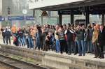 Bahn und Menschen Alle sind sie am 18.04.10 nach M�nchen Ost gekommen, um 420 001 zu verabschieden, sogar das Fernsehen war da...