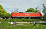 152 096-4 mit Flachwagen ...  Rolf Reinhardt 11.05.2011